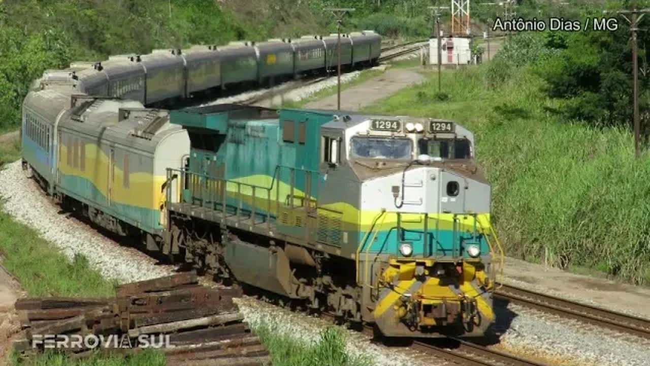 Trem de passageiros da Vale, com batedor na Vitória Minas