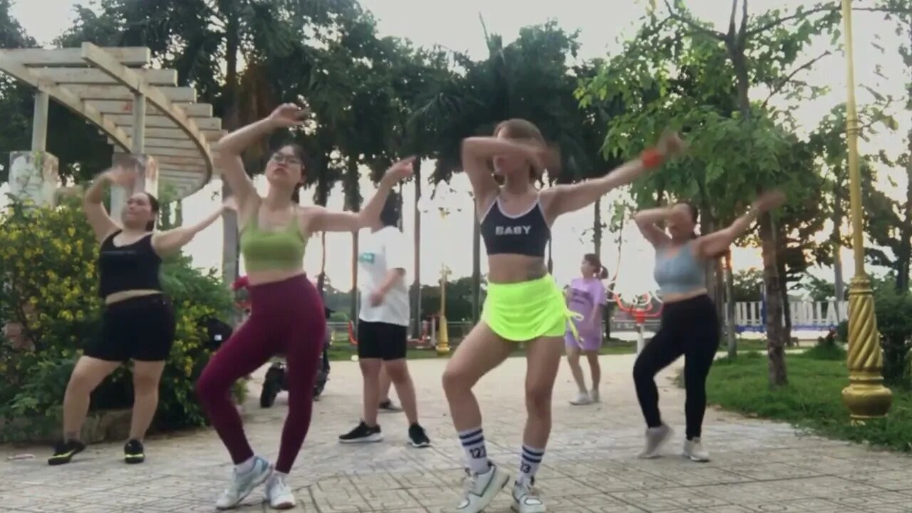 Bài Tập Aerobic giảm mỡ bụng Thể dục sáng 20 phút hòa mình vào nhịp điệu giảm cân