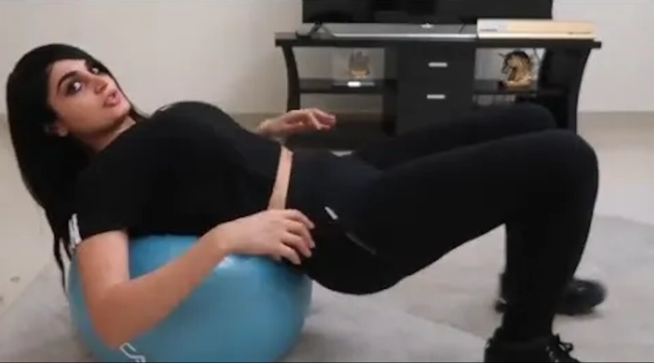 LANA ROSE WORKOUT WITH BALLON 🤤💦