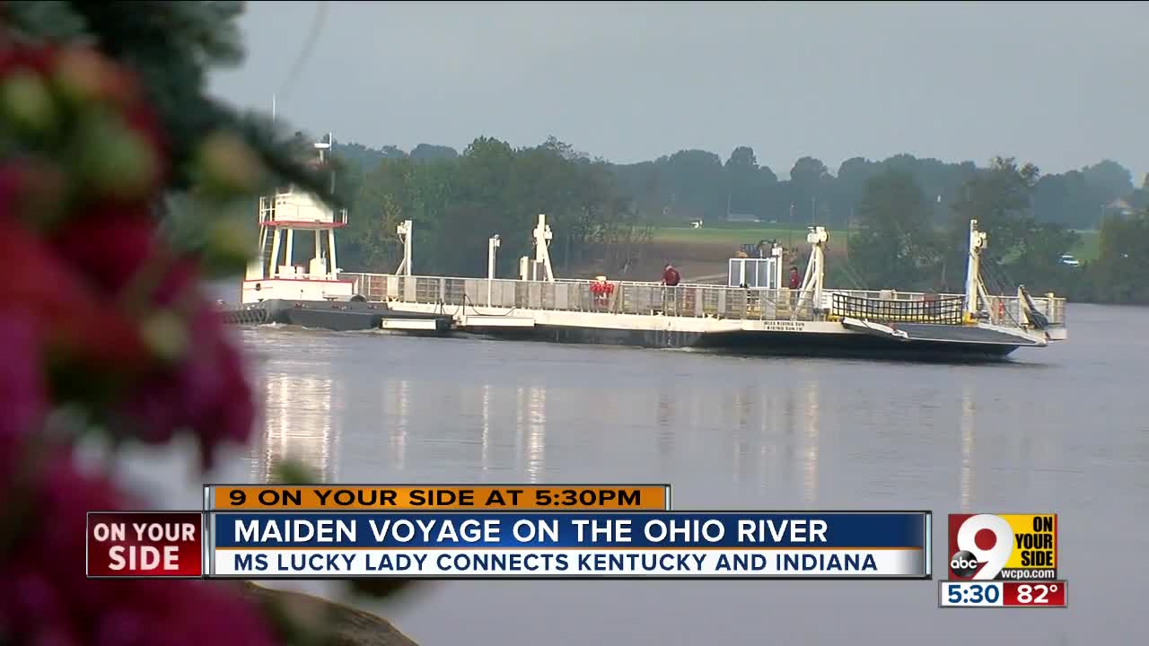 Ferry connecting Rabbit Hash, Kentucky and Rising Sun, Indiana sets sail