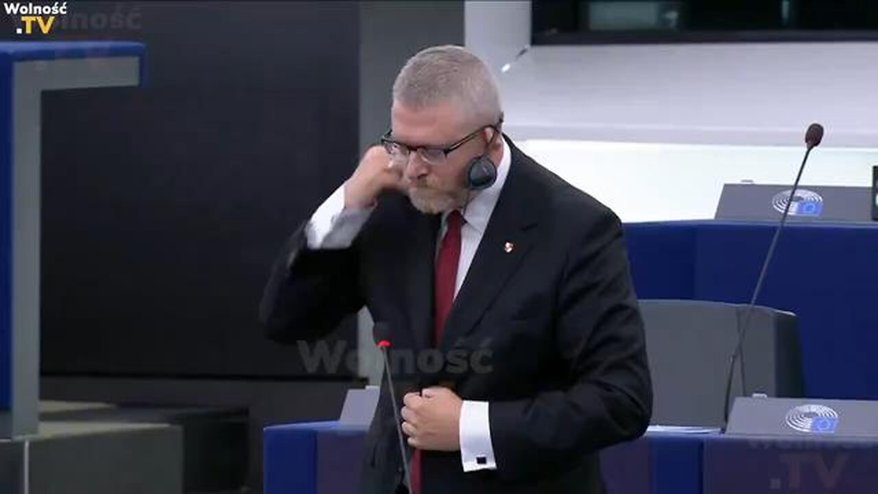 EU 🇪🇺: watch as they cut the microphone and then talk about free speech