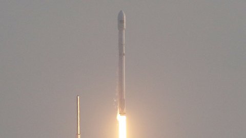 SpaceX Plans To Bring High-Speed Internet To Billions