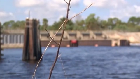 Army Corps watches Lake Okeechobee levels, dike with rain on the way