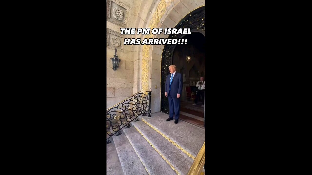 Israel PM Benjamin #Netanyahu and wife is welcomed by President #Trump at Mar-A-Lago