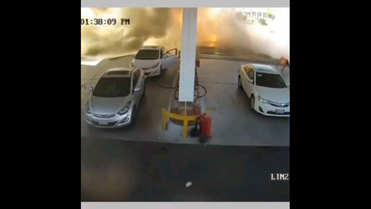 Explosion at gas station watch to see what happens