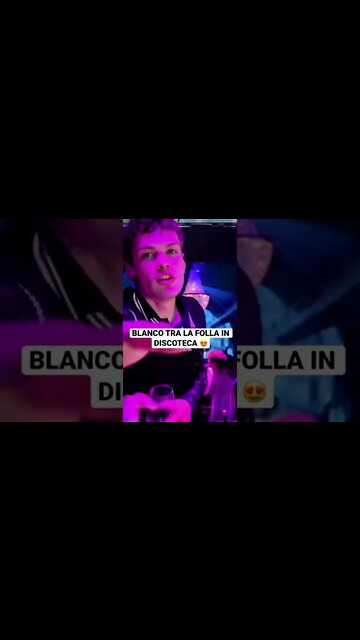 BLANCO TRA LA FOLLA IN DISCOTECA 😍