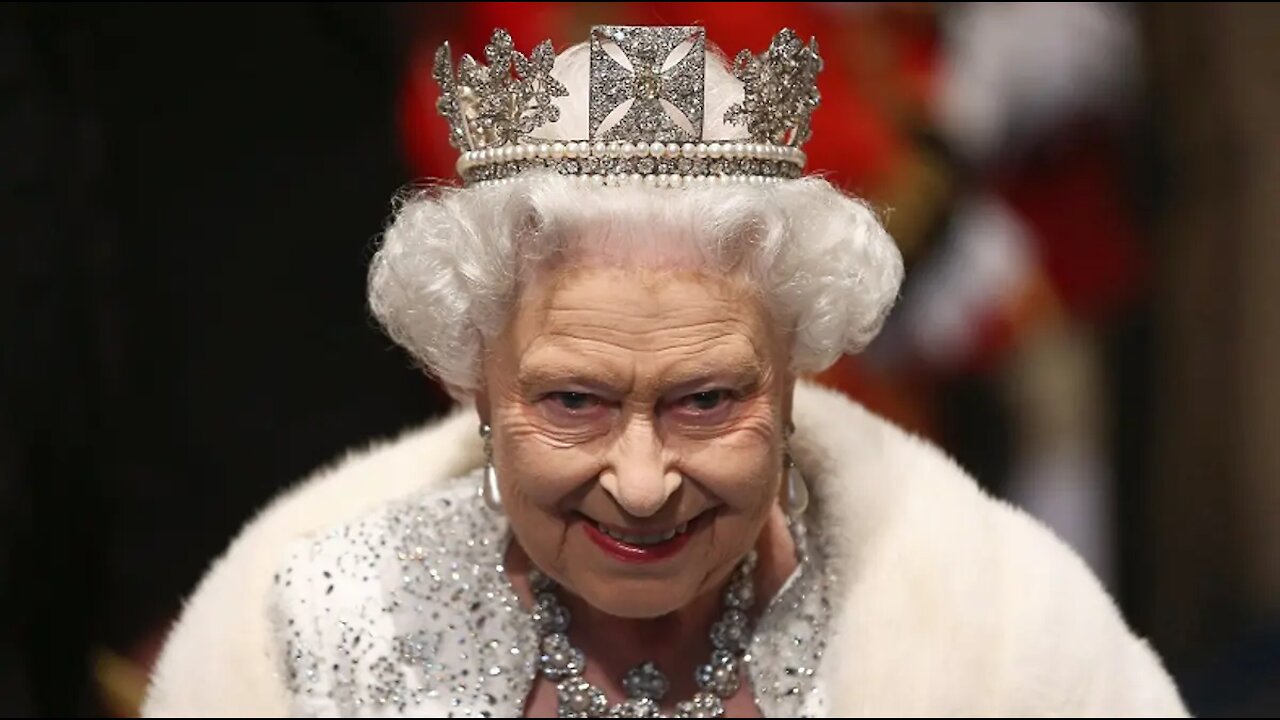 Kid Escapes Naked From 4th Floor Buckingham Palace Window