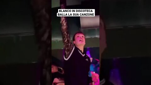 BLANCO IN DISCOTECA BALLA LA SUA CANZONE