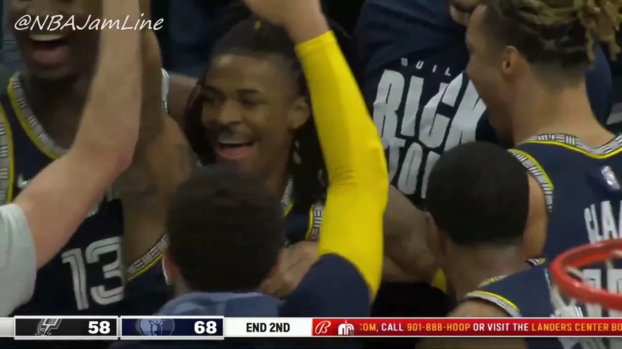 Ja Morant Buzzer&Beater in half-time with 0.4 sec left !