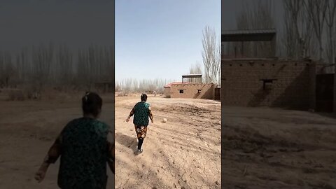 А скиньте мяч?