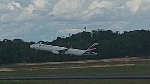 Airbus A321 PT-MXN decola de Manaus para Guarulhos