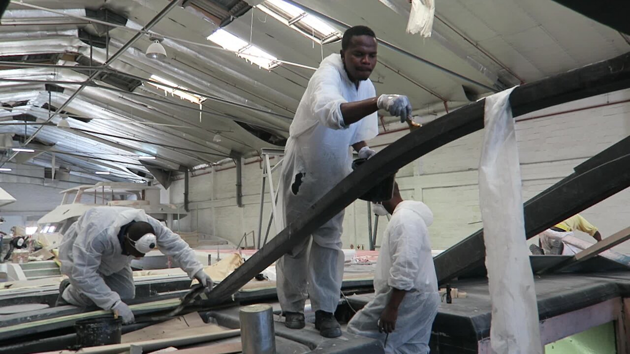 SOUTH AFRICA - Cape Town - Boat building (Video) (JLa)