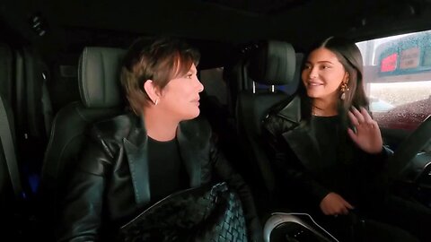 Kris & Kylie at Car Wash 🚗 😮