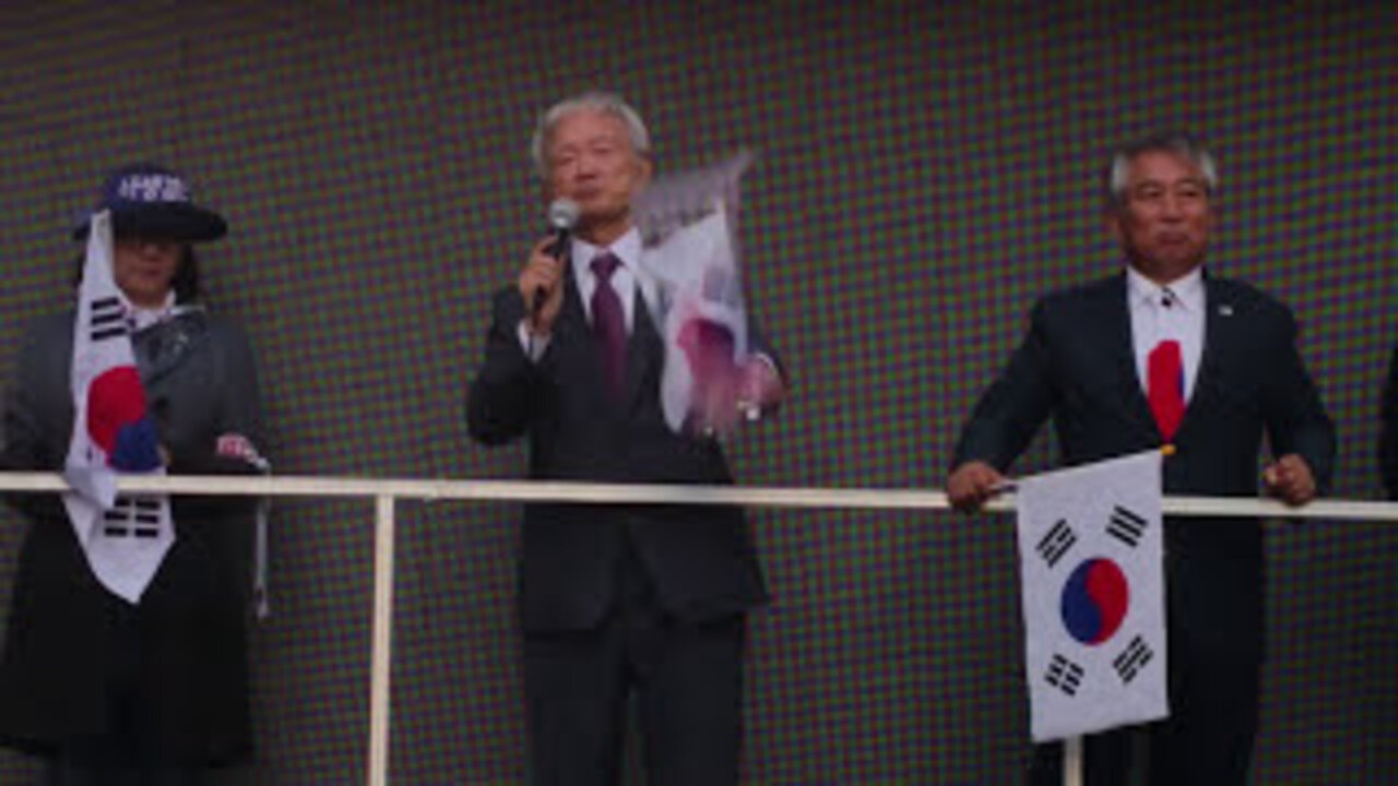 (NUSANTARA TV) 서석구 변호사(2017.10.21. 대학로집회후 행진중)--미국 국제구국연대에서 ‘문재인 정권 거부운동 선포’, ‘문재인 정부 불복종 운동 선포’했다