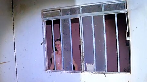 GAROTO QUE CHORA SANGUE TIROU A GENTE DE DENTRO DA CASA
