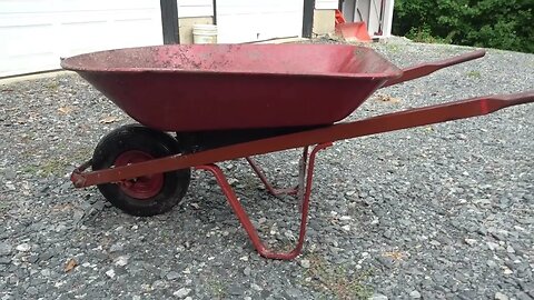 True Temper Steel Wheelbarrow Long Term Review. "Old Squeaky" Is A Trooper!