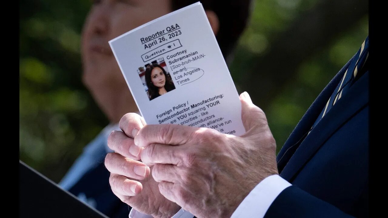 Байдену теперь пишутне только ответы но и вопросы журналистов на карточках