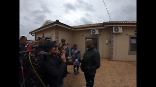 SOUTH AFRICA - Durban - HAWKS, Asset Forfeiture Unit raid Zandile Gumede's home(Videos) (JJh)