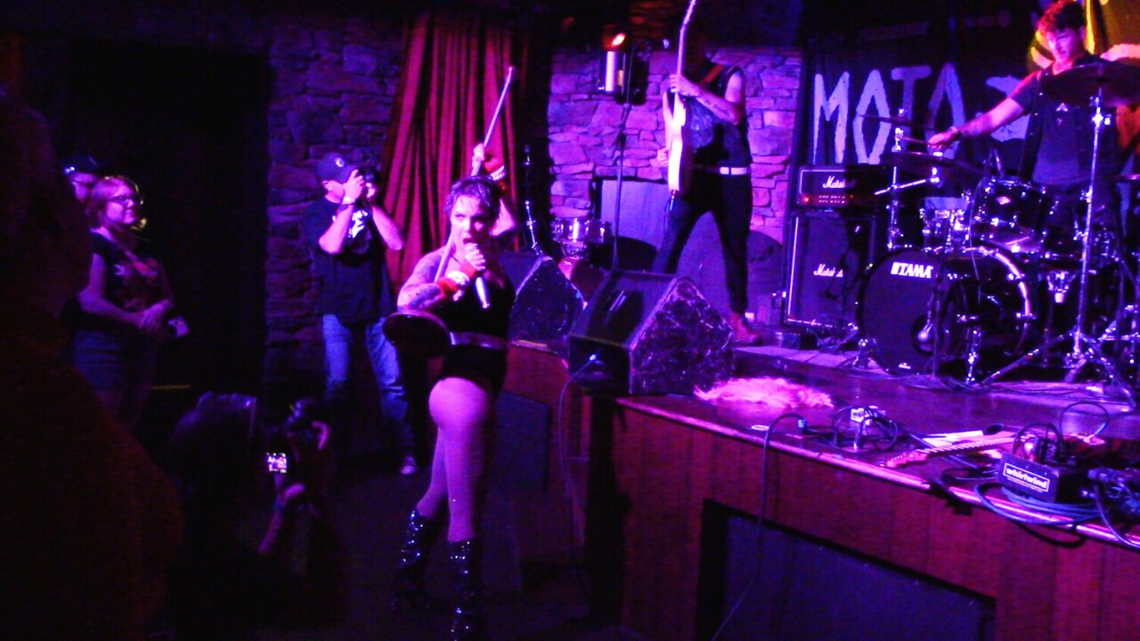 Hanging Out with Suzi Moon at Motoblot