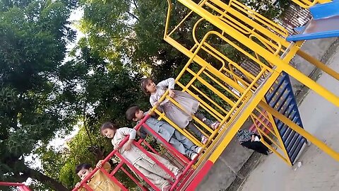 bachon kay jhoolay, park jhoolay, kids jhoolay, happy kids, kids enjoy, love jhoolay, play land.....