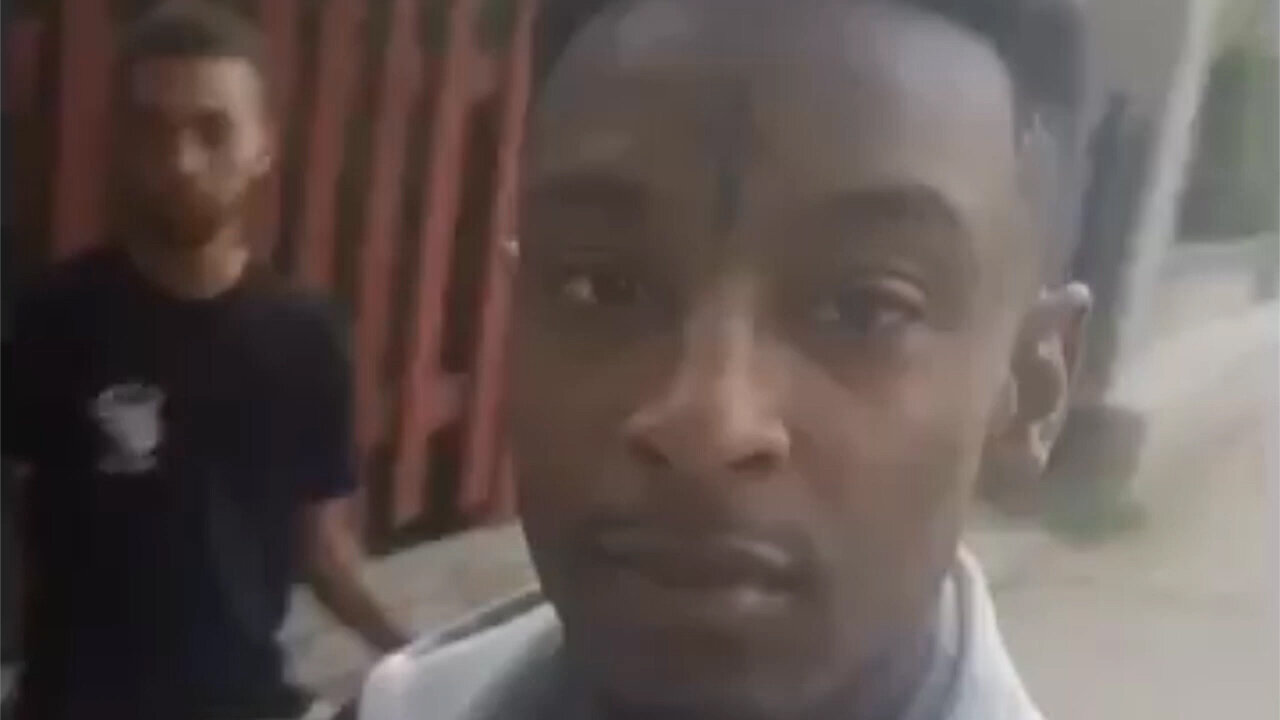 21 Savage Goes To The Hood