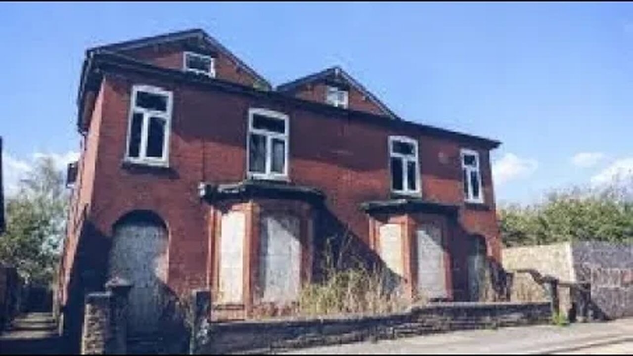 Exploring A Abandoned House In Lees But We Had To Do This…. (WE GOT CAUGHT!!!!)