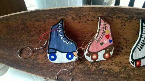 PATINS ARTÍSTICO QUAD DE CHAVEIRO NA BARCA DO COCO ARTE MINHA