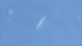 Sphere UFO,birds?, manuvers and hyper speed northern flyby