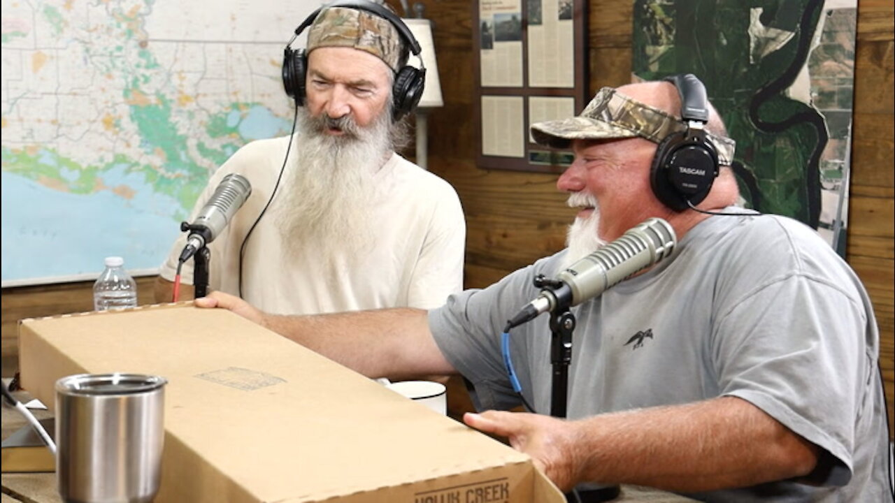 Si the Nudist, the Awkward Way Godwin Met Phil, and Inside the Mystery Box | Ep 137