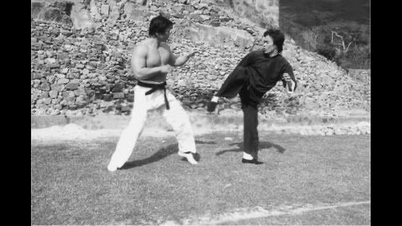 Cross kick Studio Films Bruce Lee Enter The Dragon