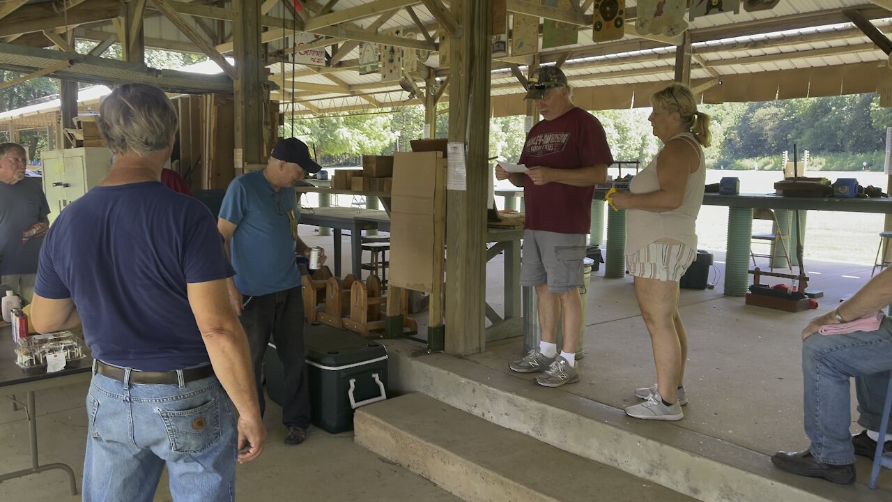 Art Buckowitz giving match results