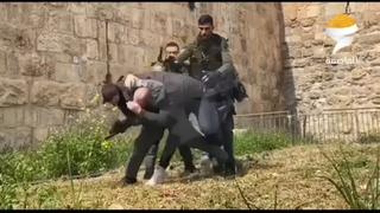 IDF soldiers severely beat a worshiper near Asbat,