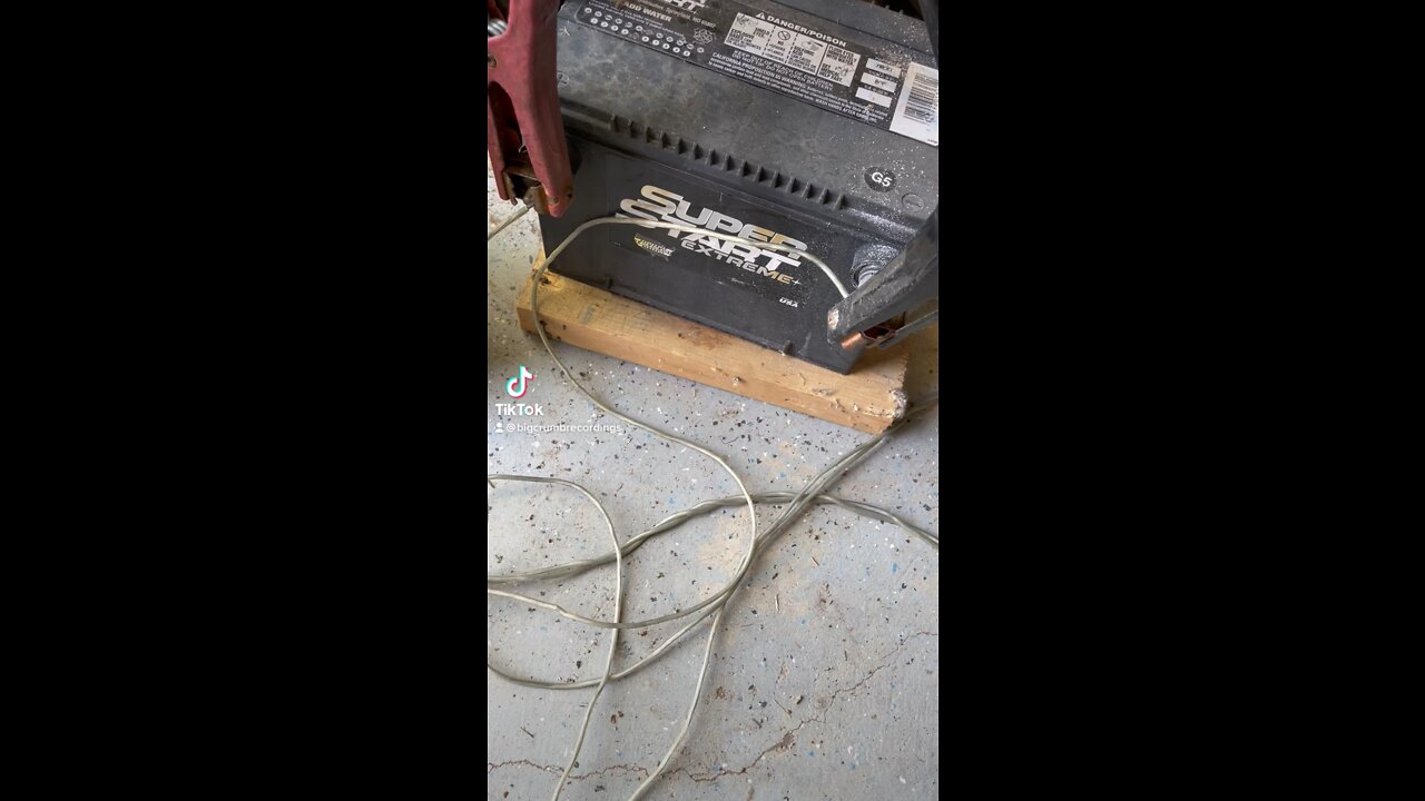 Melting aluminum cans with the waste oil smelting forge￼