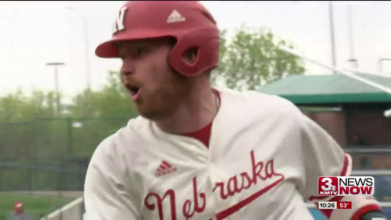 Huskers fall to Illinois in rubber match