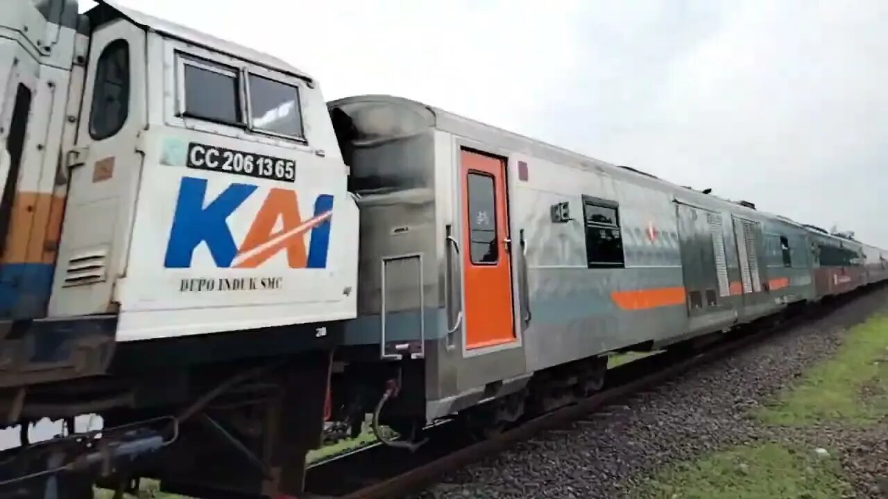 kereta api indonesia motif baru