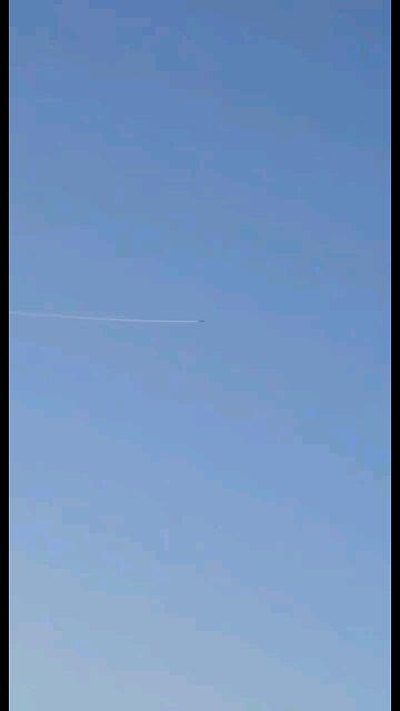 Presumably the moment of pursuit by an F-16 fighter of the Armed Forces of Ukraine of Russian cruise