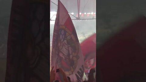 Bandeira de São Judas Tadeu na torcida do Flamengo