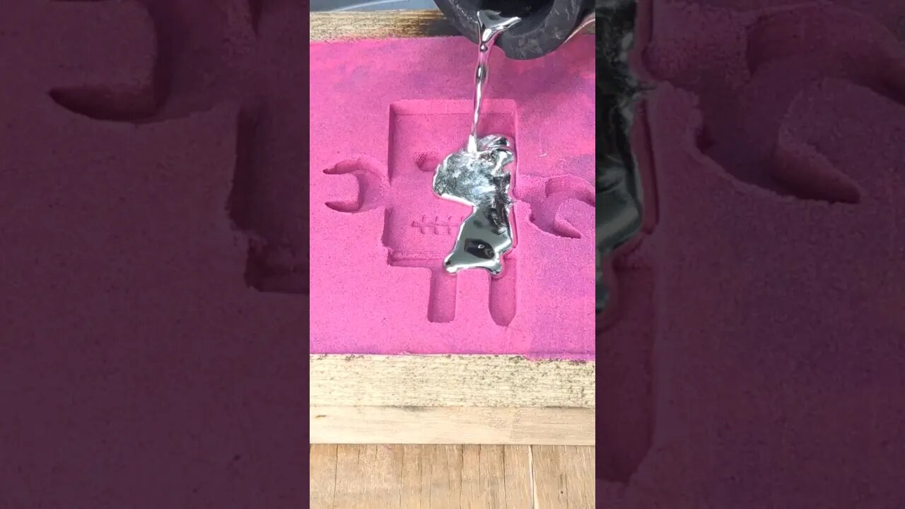 Pouring Liquid Metal on Kinetic Sand #shorts