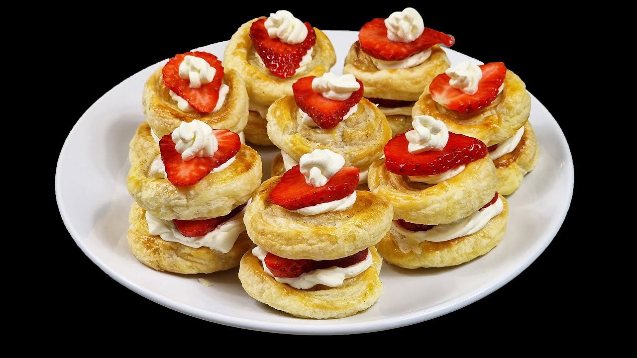 How to make Dessert in 5 minutes! Just puff pastry and strawberries