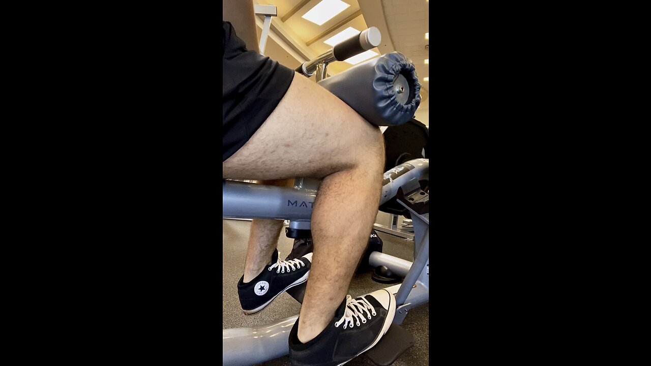 Calve raises🦍