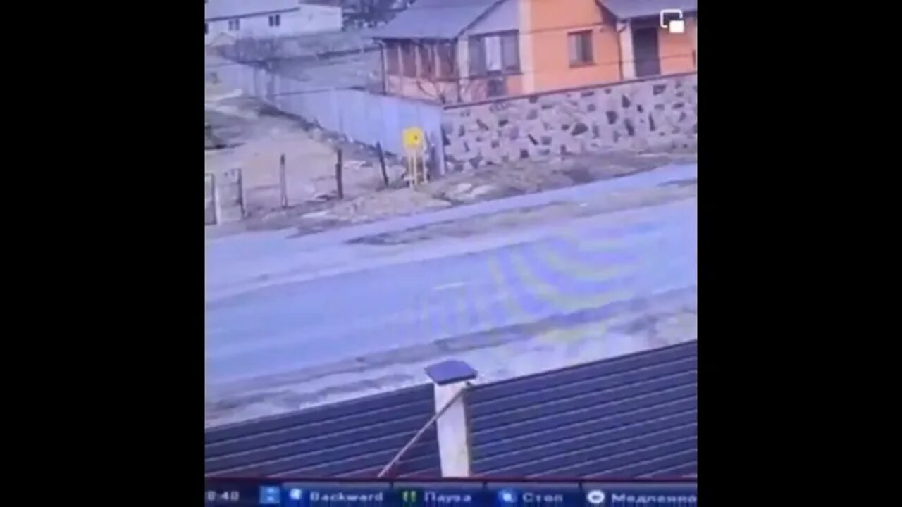 A #Russian missile fell without exploding on a #Ukrainian city!