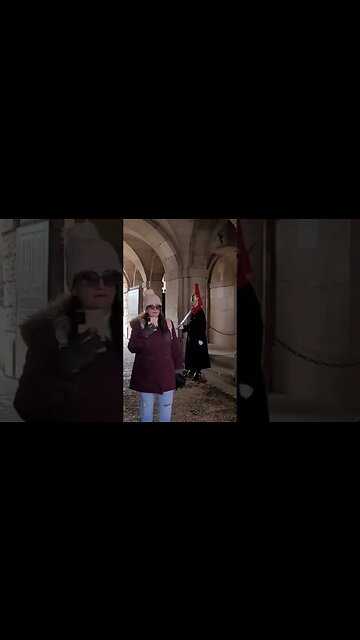 Don't stand behind him #thekingsguard