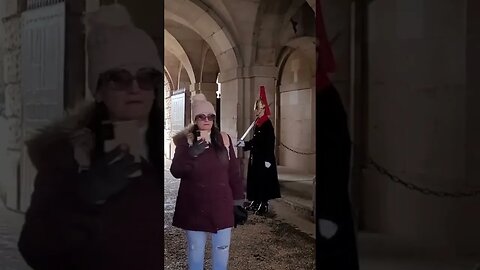 Don't stand behind him #thekingsguard