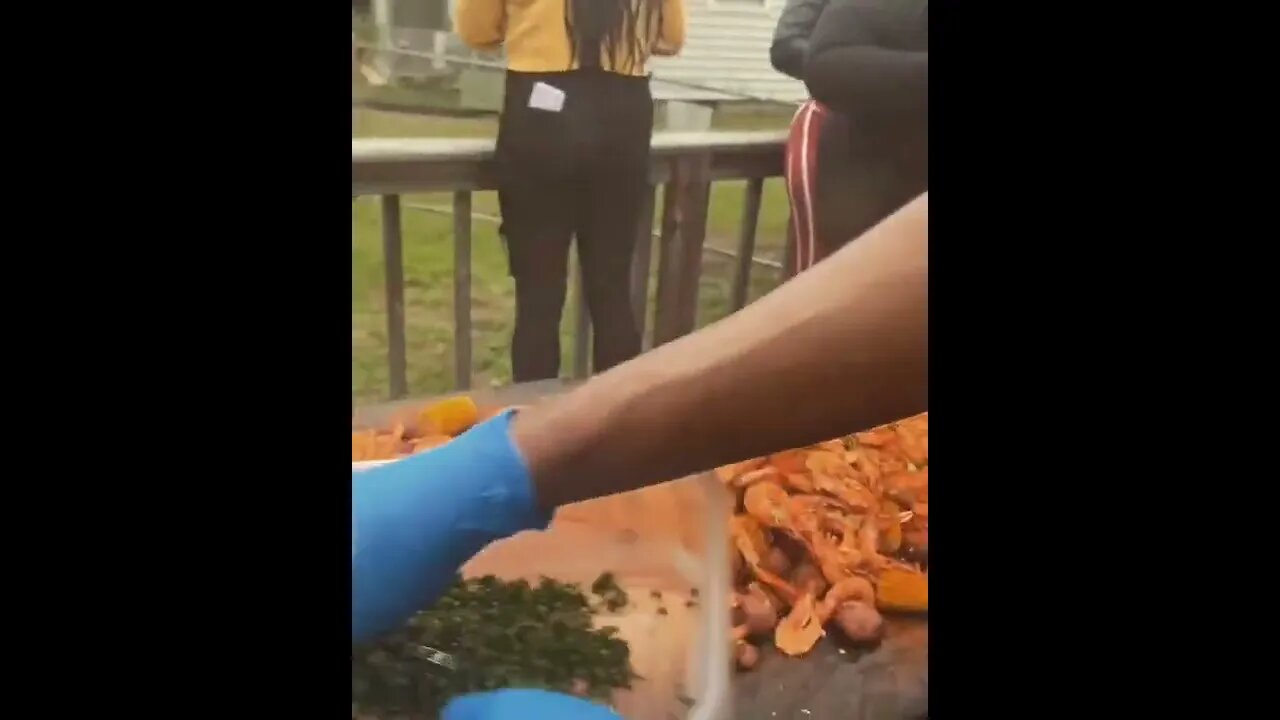 Seafood boil | @yescheffendo on IG 🦐🦀 #shorts