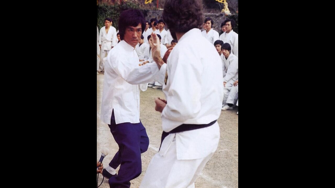 Cross kick Studio Films Bruce Lee Enter the Dragon