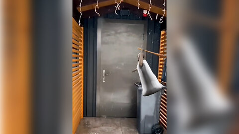 Scary knock on the door 😱