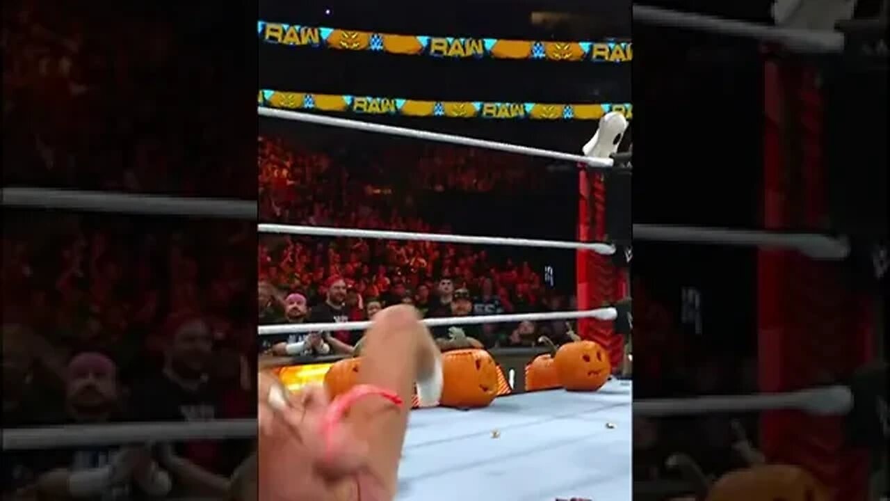 He makes it look easy! 😯 #otis #wwe