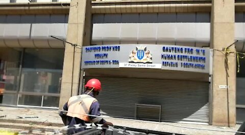 Bank of Lisbon building secured with zinc fence after theft (SQh)