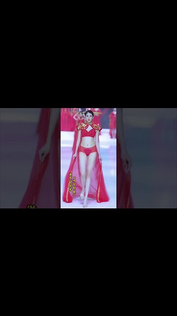Gorgeous Chinese Girl Lights Up The Runway