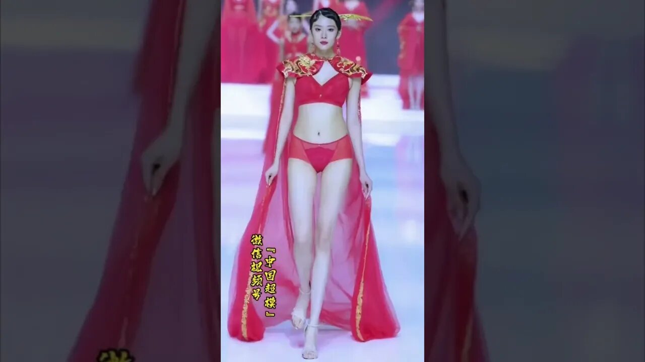 Gorgeous Chinese Girl Lights Up The Runway